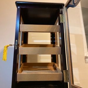 The Madison Bar Top Display Humidor 1st Class